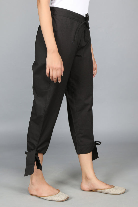 Black SOLID CAPRIS-Pants